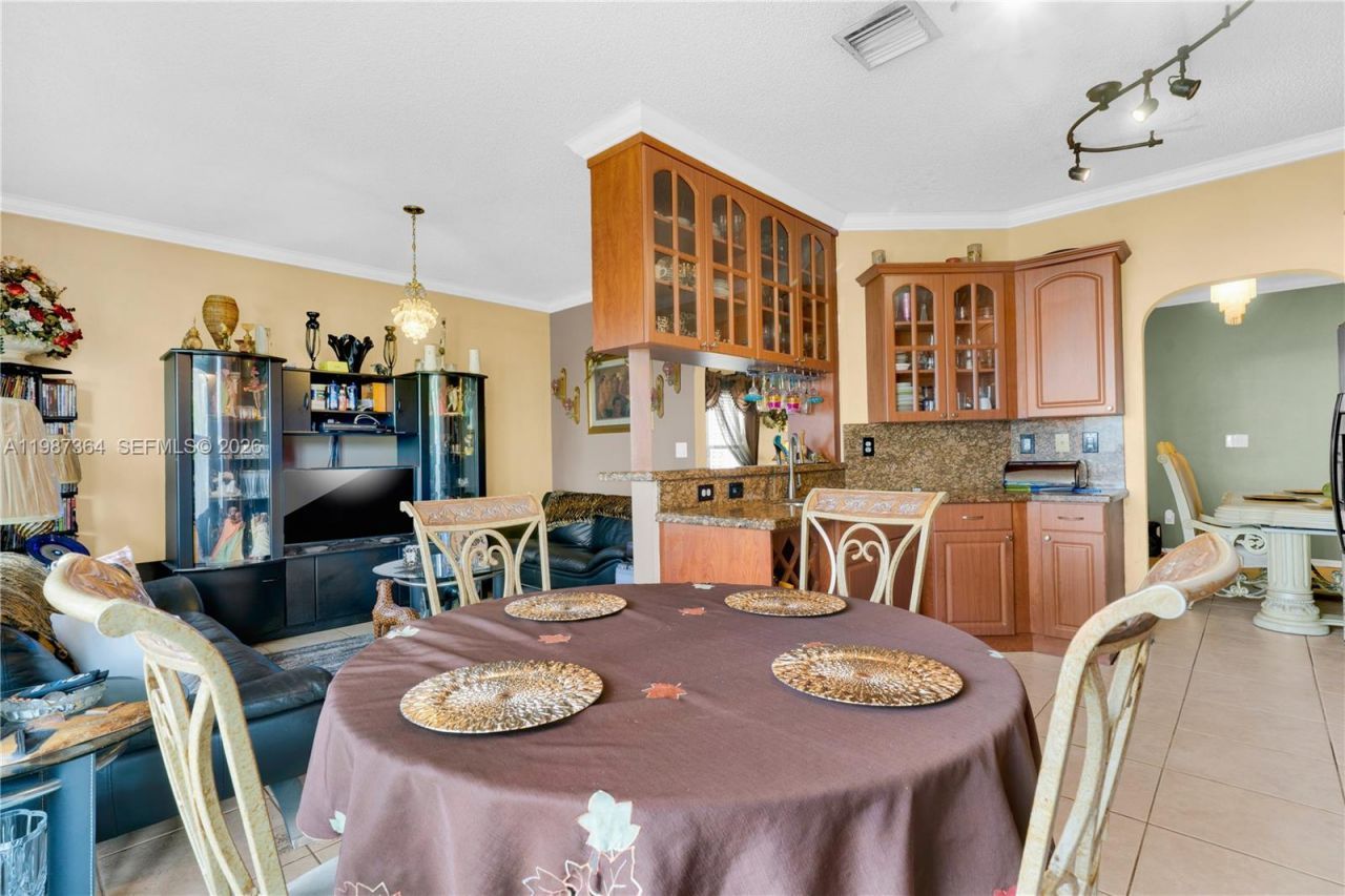 19269 NW 14th St, Pembroke Pines, FL 33029 Photo