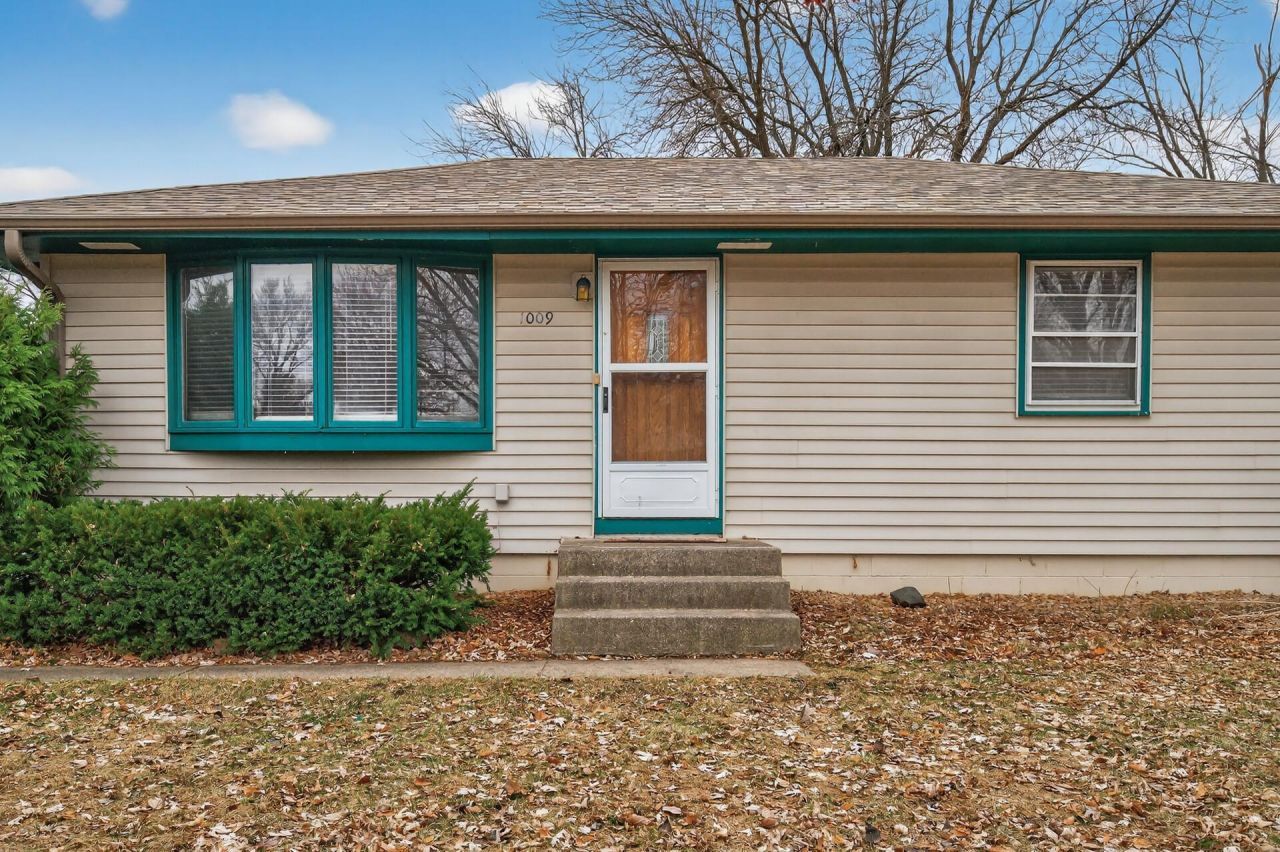 1009 Sunkist Parkway, Brooklyn Park, MN 55444 Main Photo