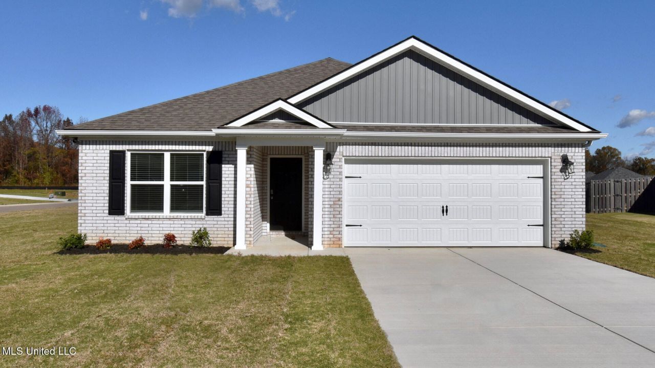 60 S Thorn Tree Street, Byhalia, MS 38611 Main Photo