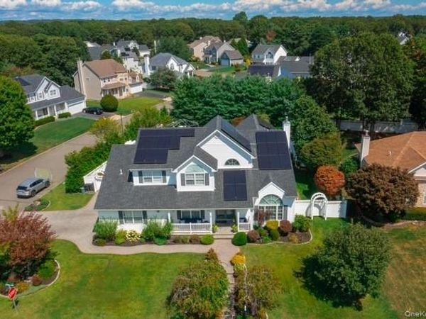 1 Laurel Lane, Holtsville, NY 11742