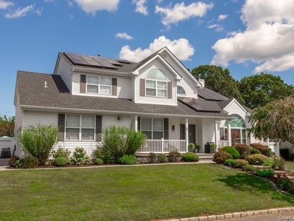 1 Laurel Lane, Holtsville, NY 11742