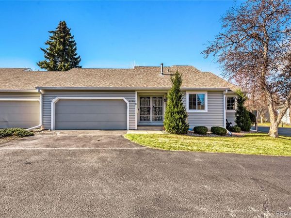 2824 S Heather Gardens Way, Unit B, Aurora, CO 80014