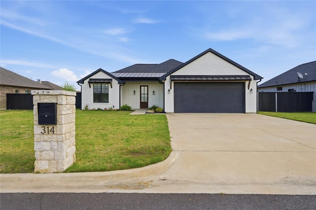 314 W James Street, Mabank, TX 75147 Main Photo