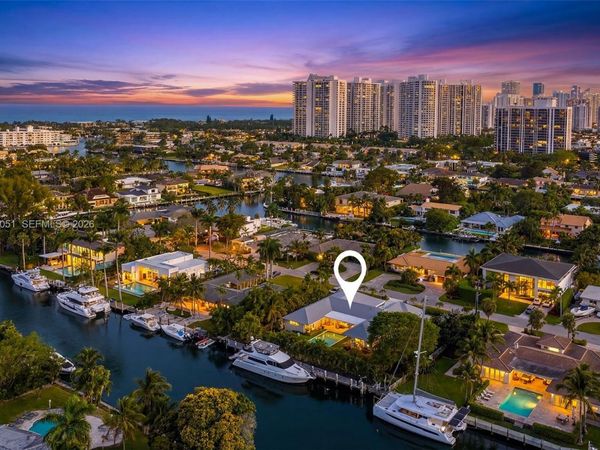 424 Alamanda Dr , Hallandale Beach, FL 33009