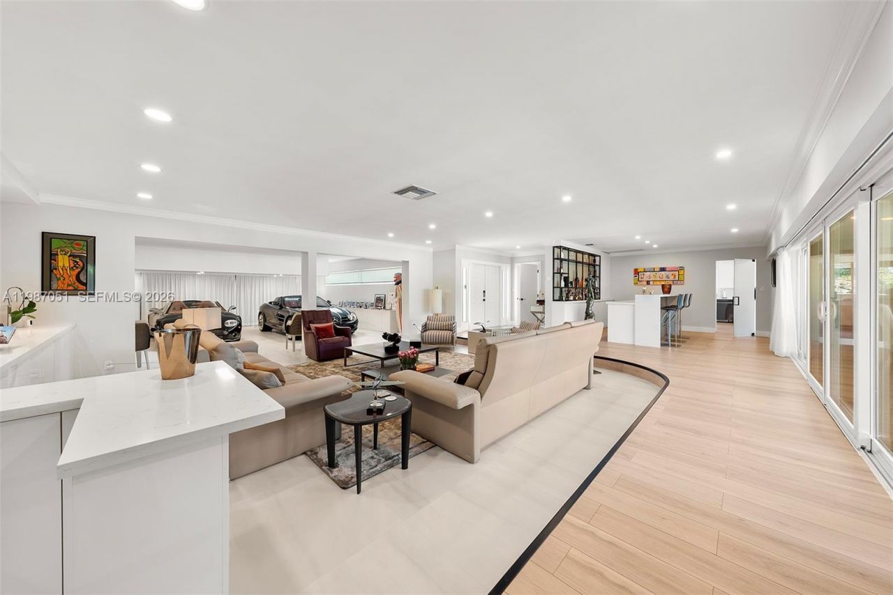 424 Alamanda Dr , Hallandale Beach, FL 33009 Photo