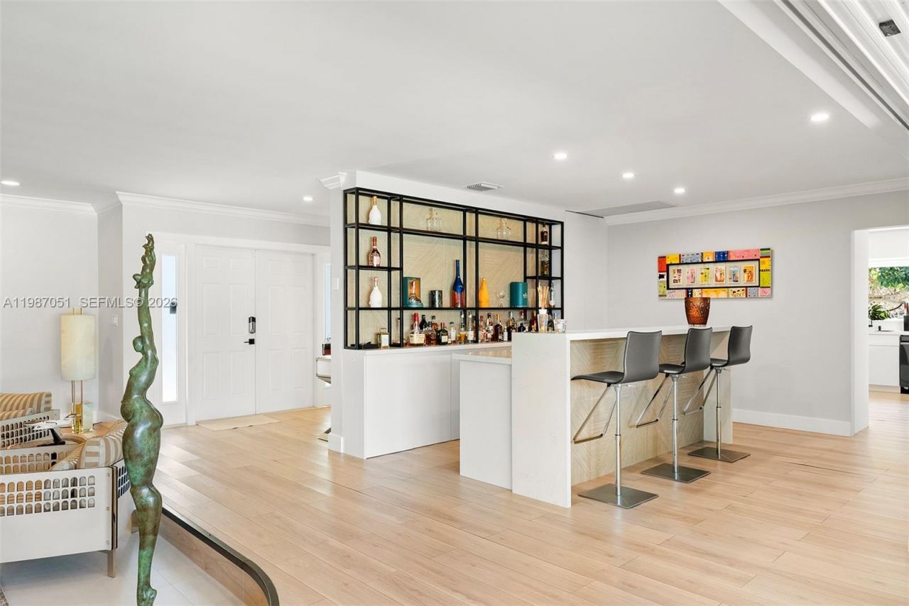 424 Alamanda Dr , Hallandale Beach, FL 33009 Photo