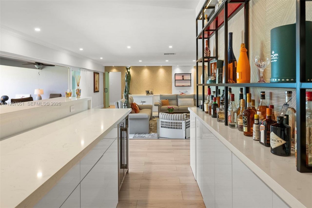 424 Alamanda Dr , Hallandale Beach, FL 33009 Photo