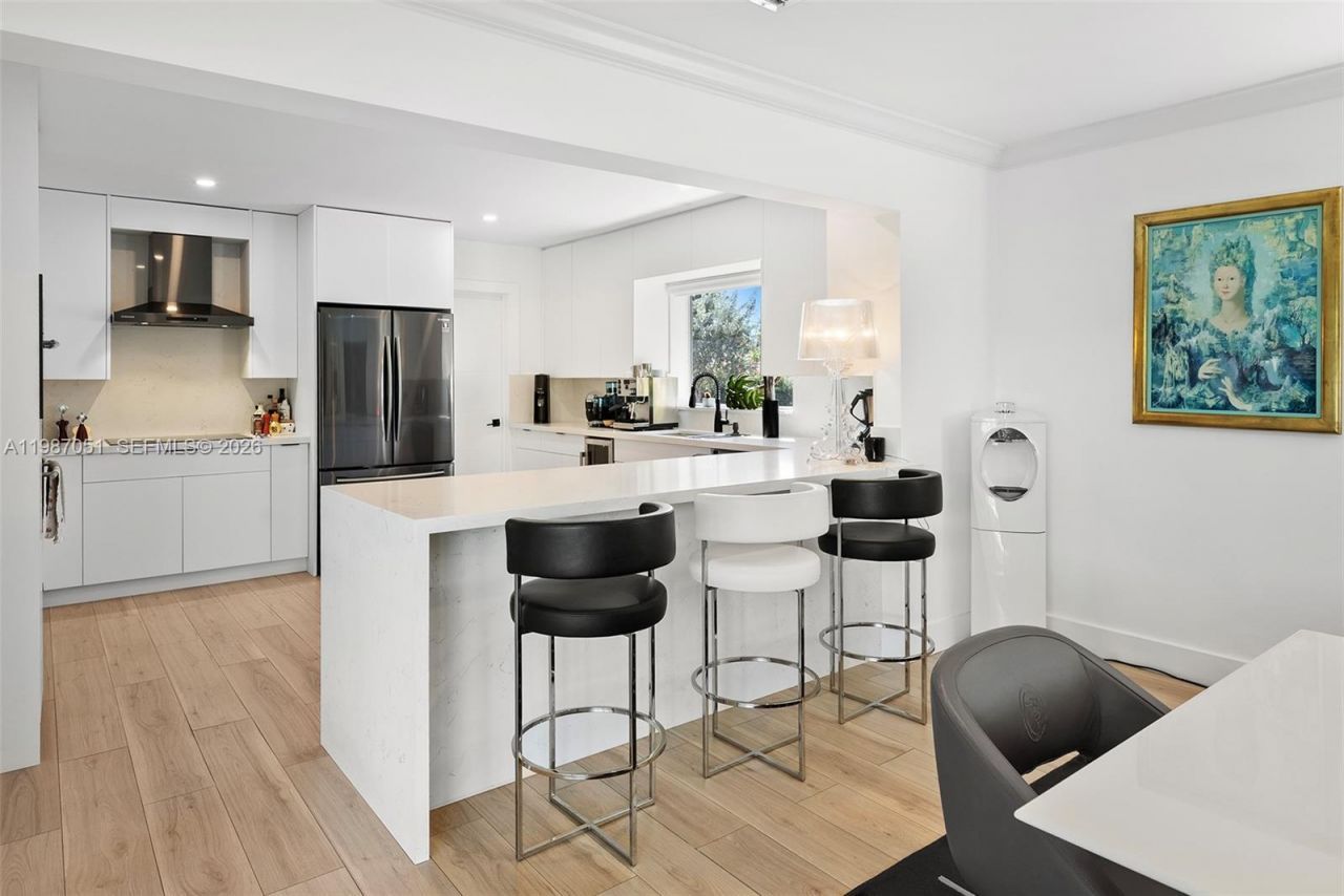 424 Alamanda Dr , Hallandale Beach, FL 33009 Photo