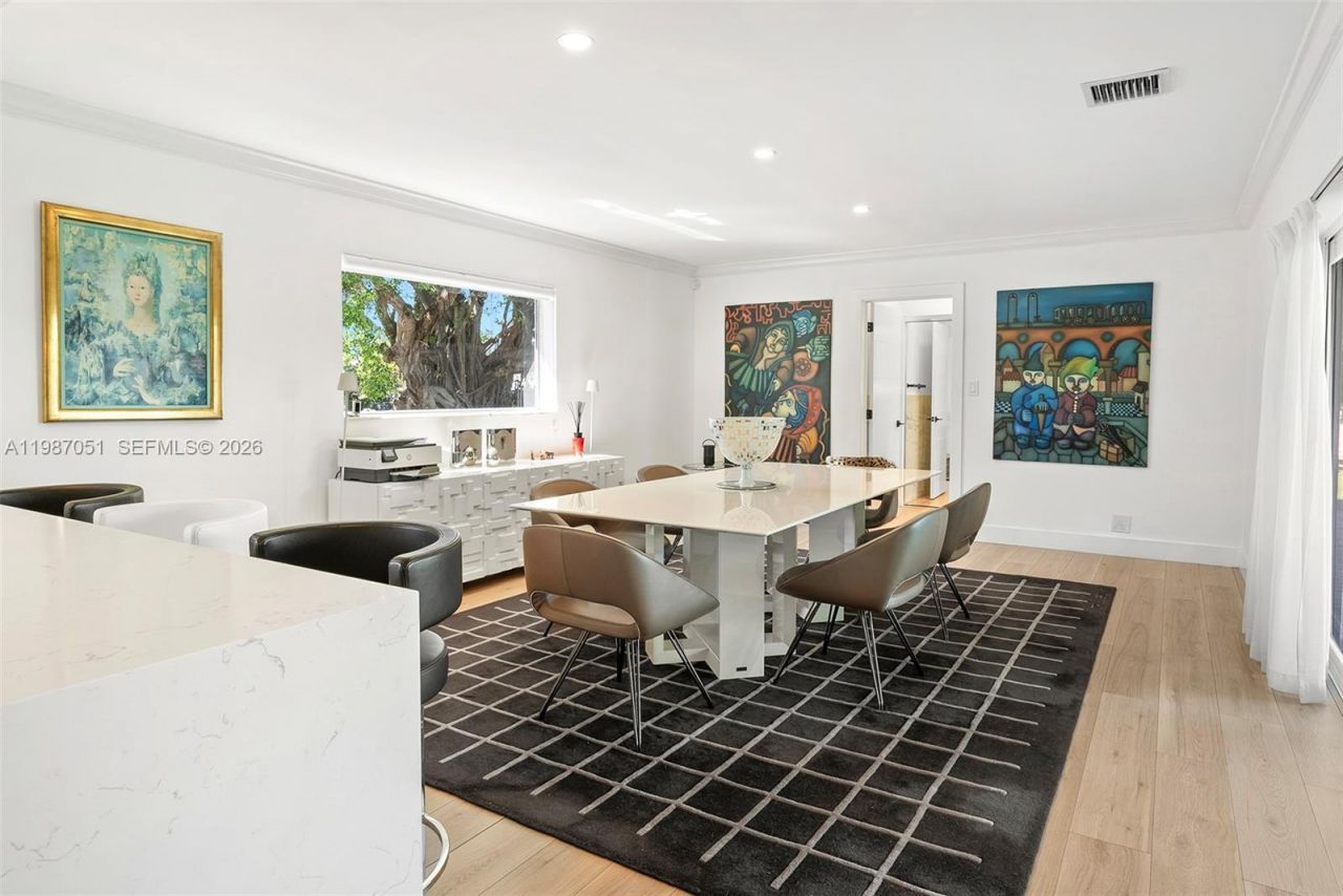 424 Alamanda Dr , Hallandale Beach, FL 33009 Photo