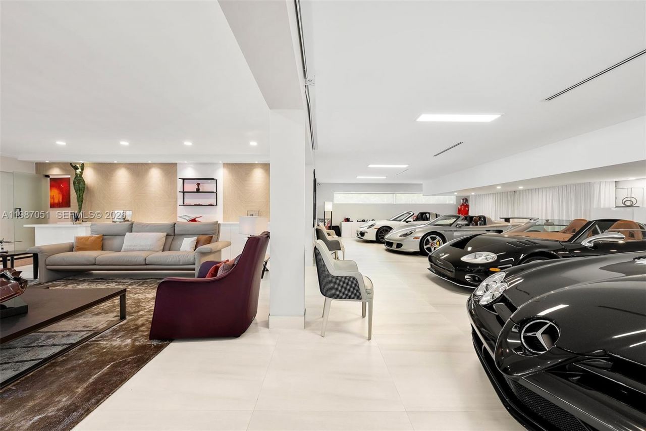 424 Alamanda Dr , Hallandale Beach, FL 33009 Photo