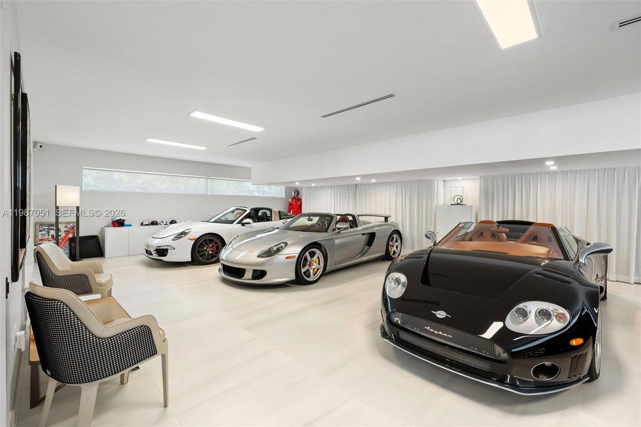 424 Alamanda Dr , Hallandale Beach, FL 33009 Photo