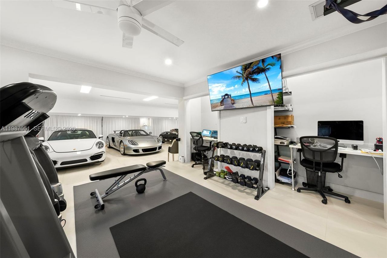 424 Alamanda Dr , Hallandale Beach, FL 33009 Photo