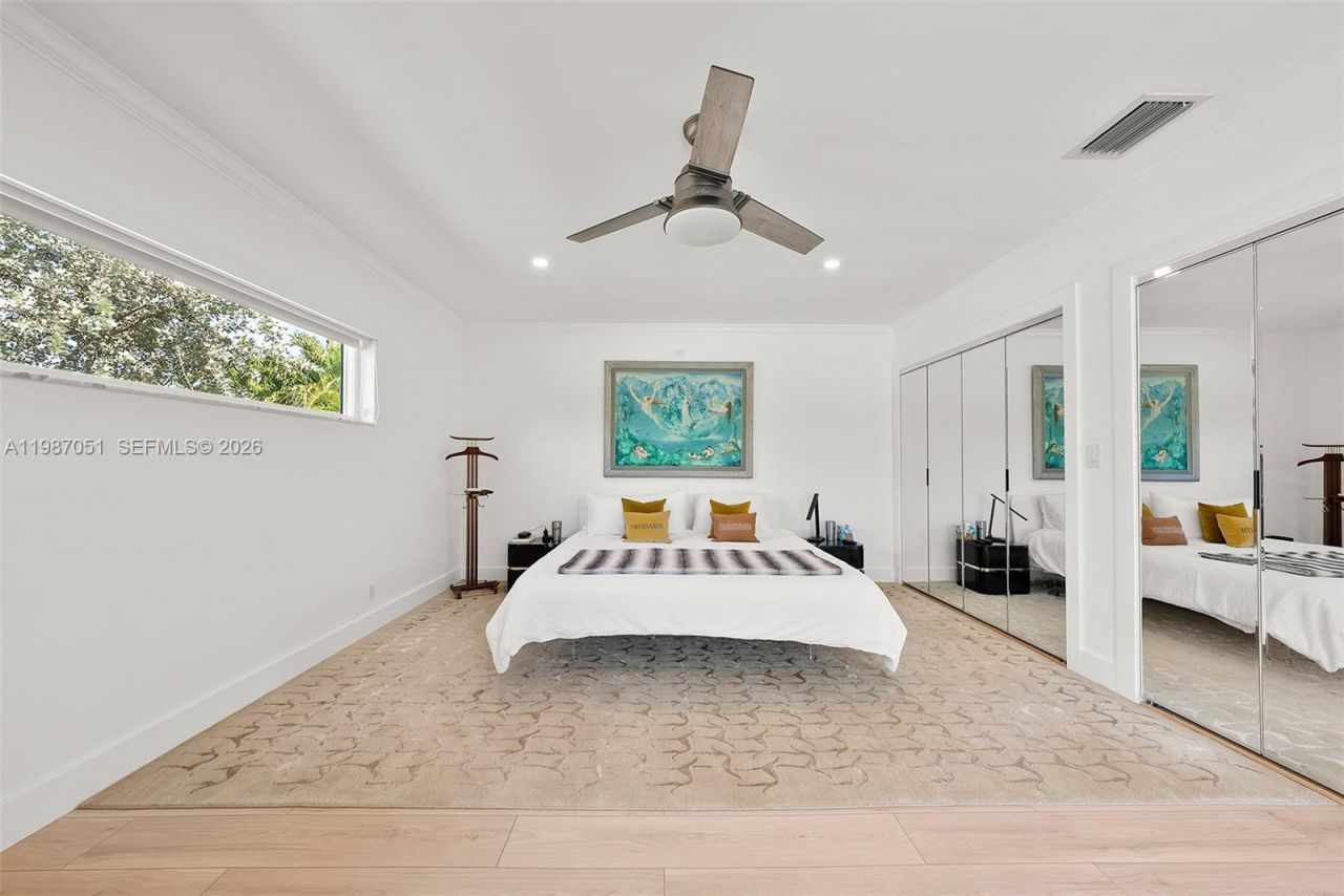 424 Alamanda Dr, Hallandale Beach, FL 33009 Photo