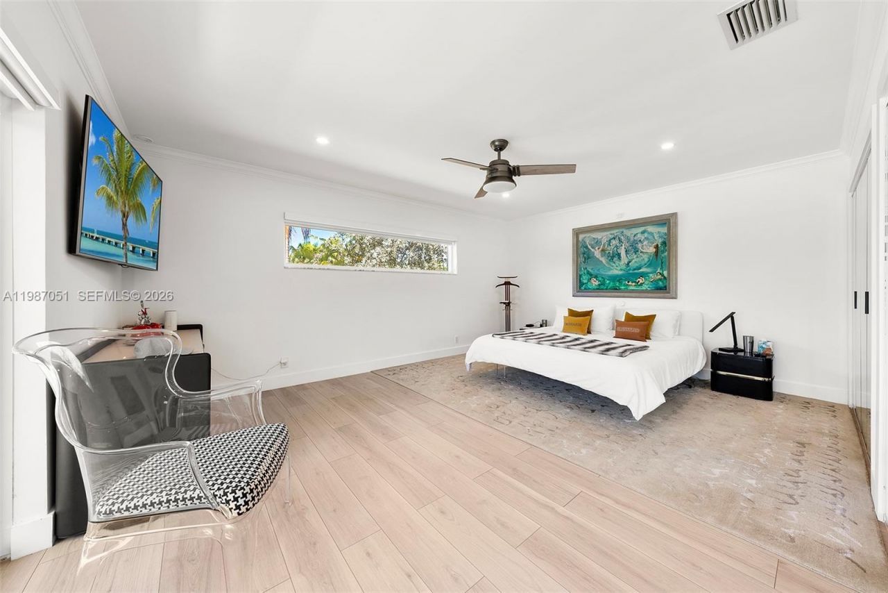 424 Alamanda Dr , Hallandale Beach, FL 33009 Photo