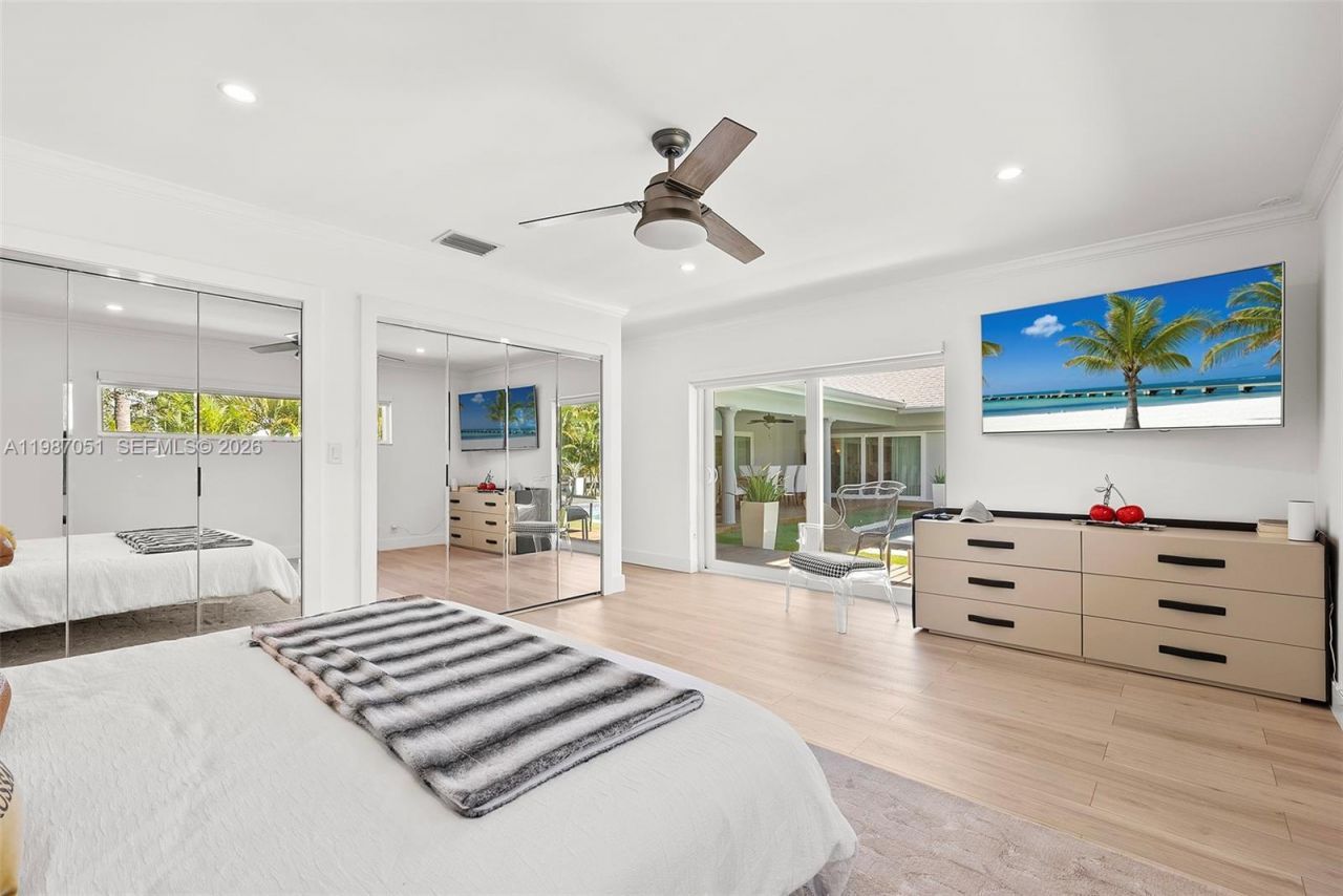 424 Alamanda Dr , Hallandale Beach, FL 33009 Photo