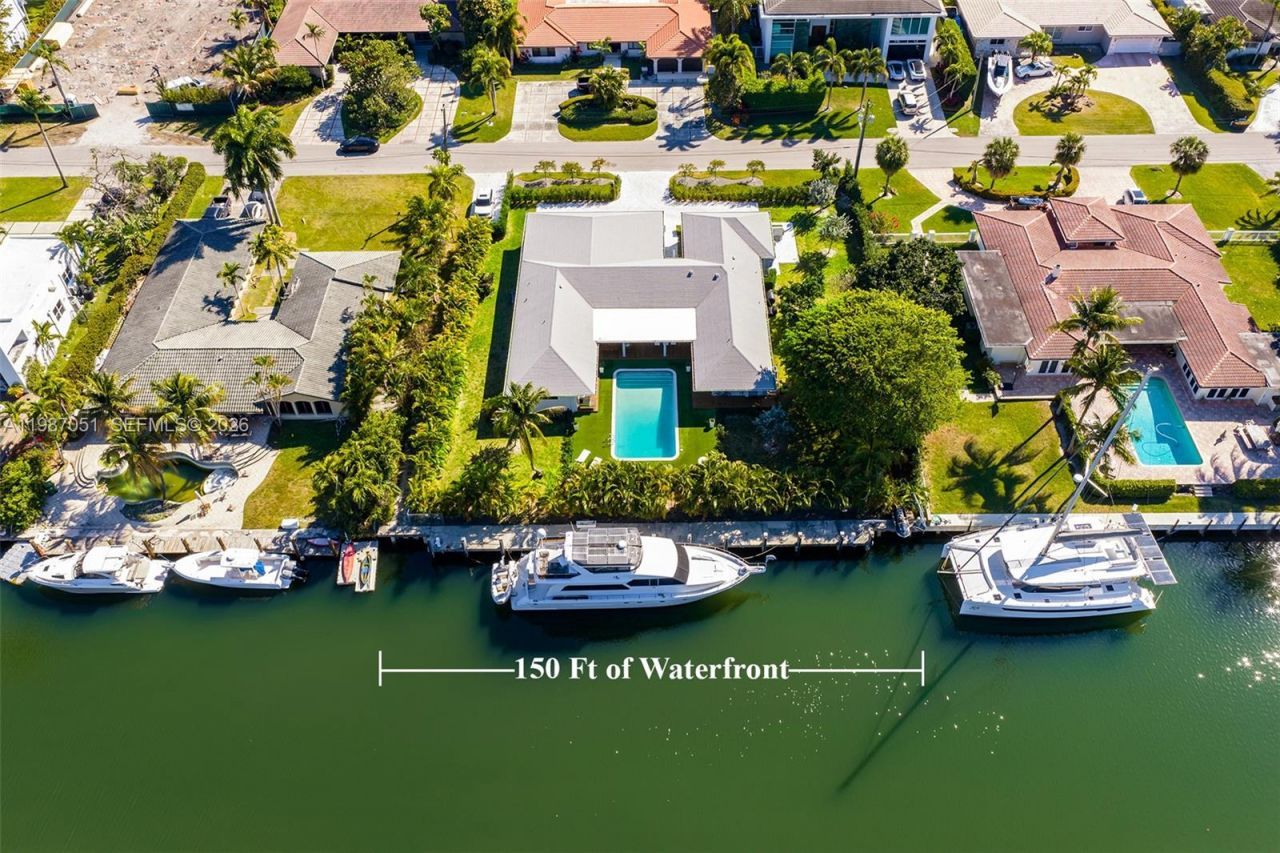 424 Alamanda Dr, Hallandale Beach, FL 33009 Photo