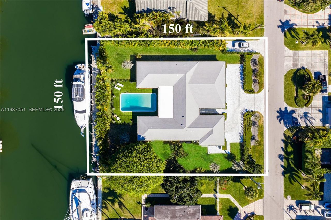 424 Alamanda Dr , Hallandale Beach, FL 33009 Photo