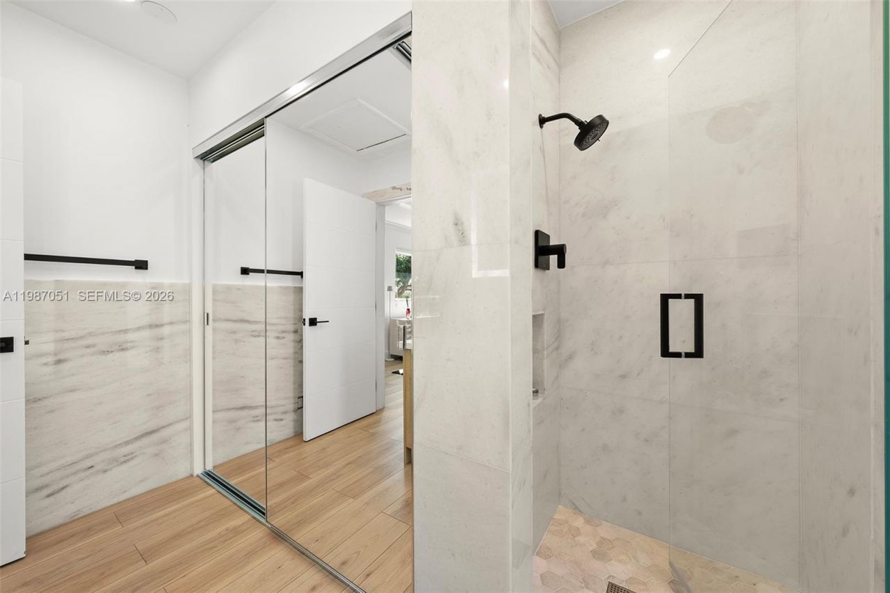 424 Alamanda Dr , Hallandale Beach, FL 33009 Photo