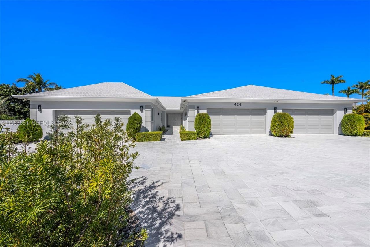 424 Alamanda Dr , Hallandale Beach, FL 33009 Photo