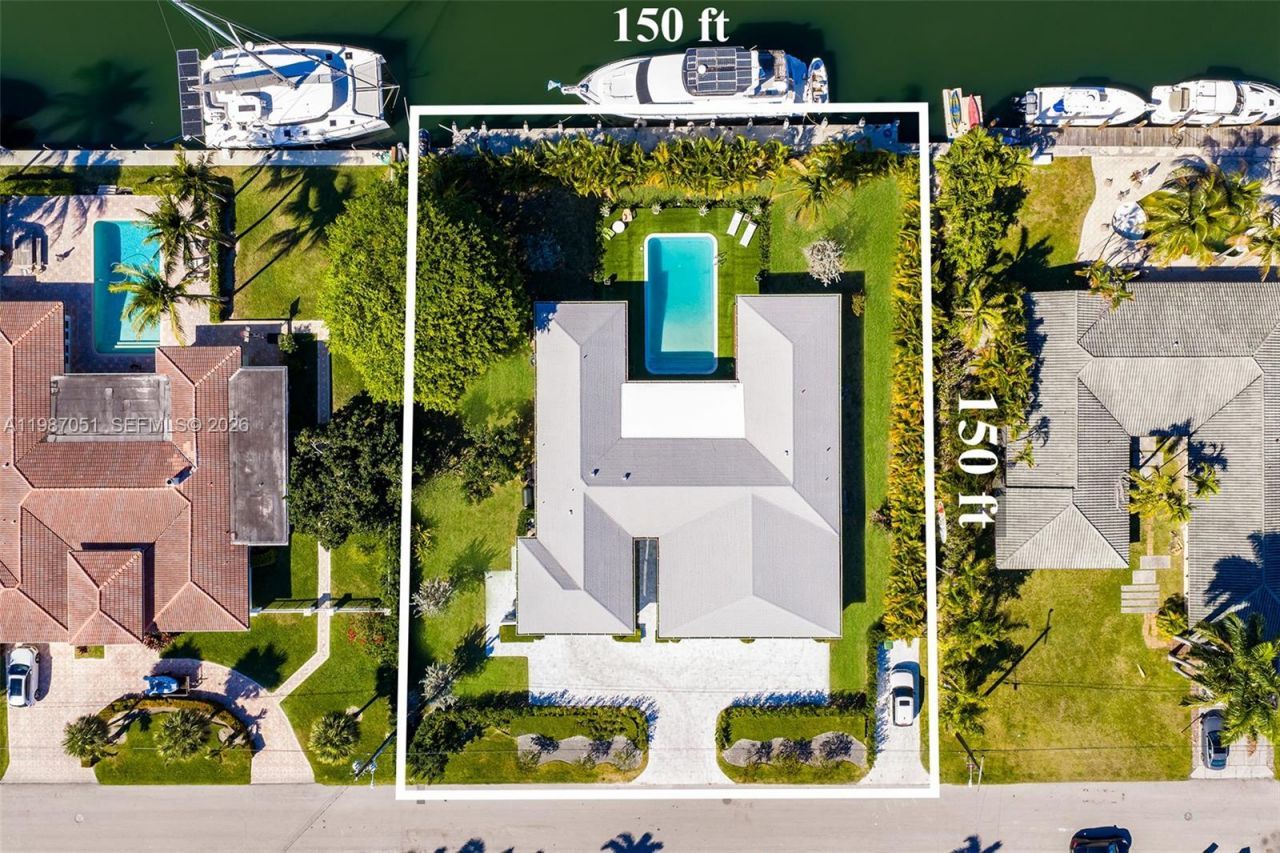 424 Alamanda Dr, Hallandale Beach, FL 33009 Photo