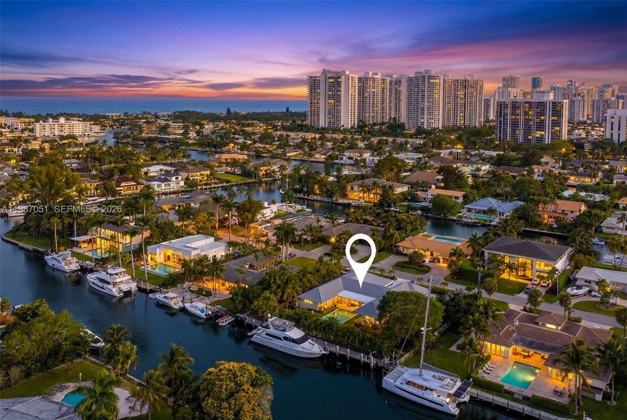 424 Alamanda Dr, Hallandale Beach, FL 33009 Photo