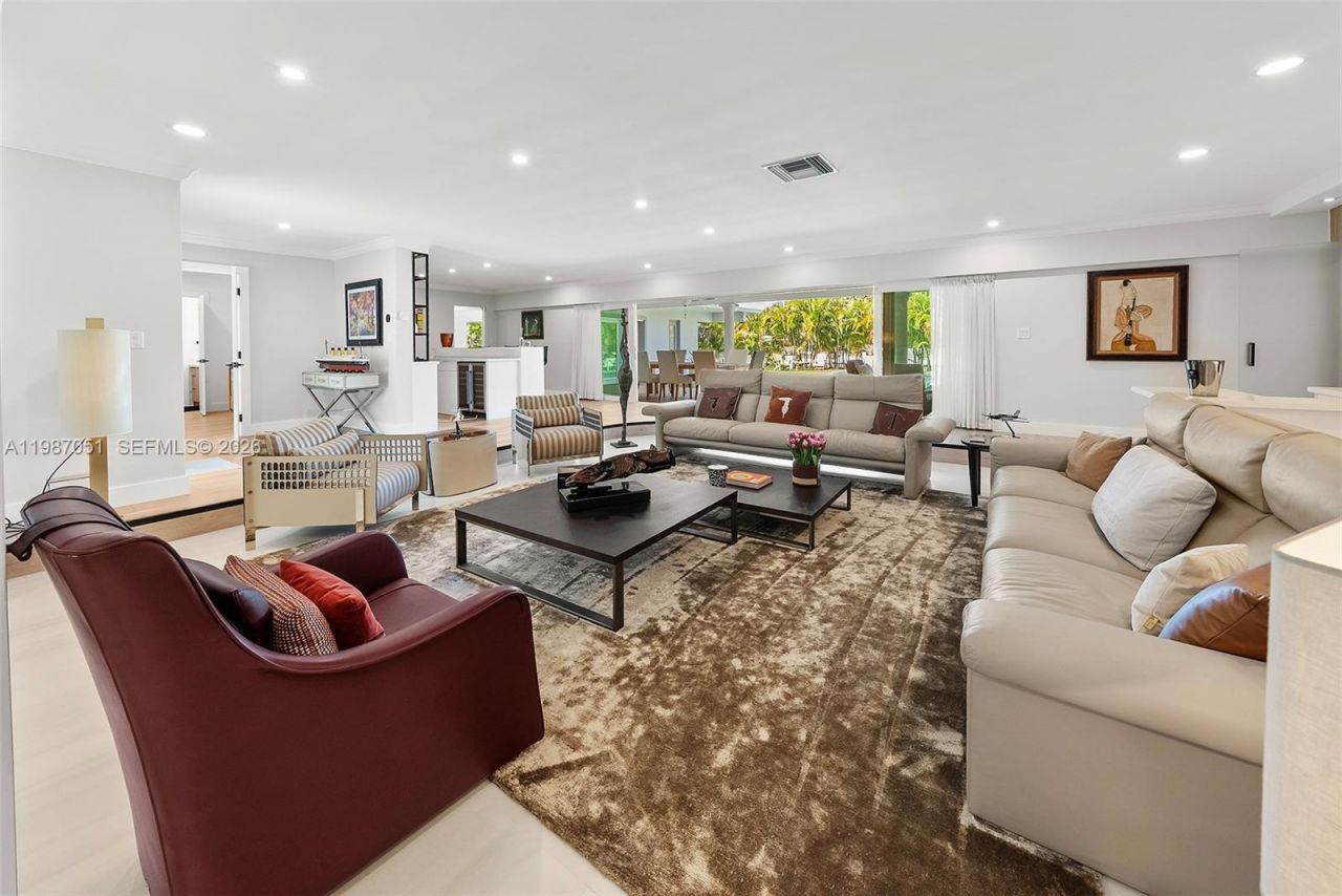 424 Alamanda Dr , Hallandale Beach, FL 33009 Photo