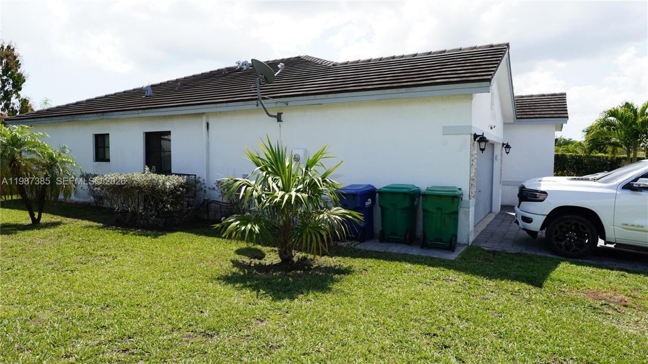 16869 SW 109th Pl, Miami, FL 33157 Photo