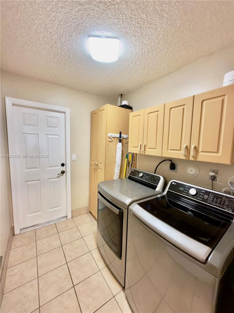 2319 NW 193rd Ave, Pembroke Pines, FL 33029 Photo