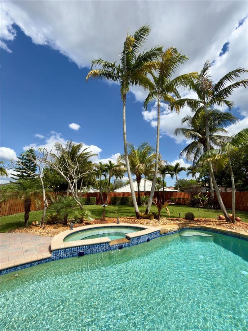 2319 NW 193rd Ave, Pembroke Pines, FL 33029 Photo