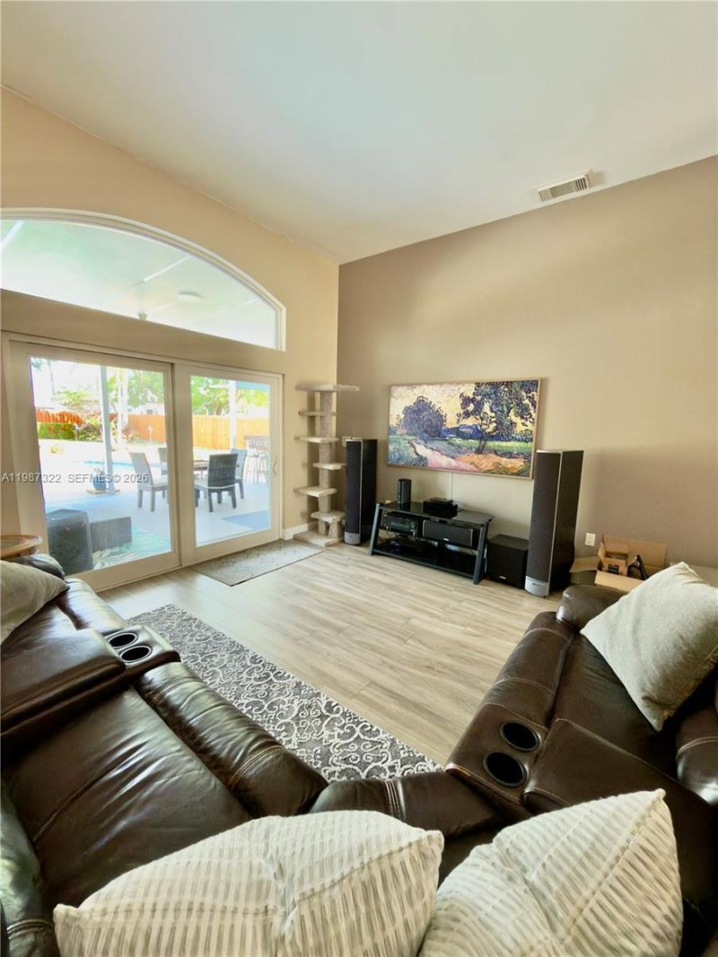 2319 NW 193rd Ave, Pembroke Pines, FL 33029 Photo