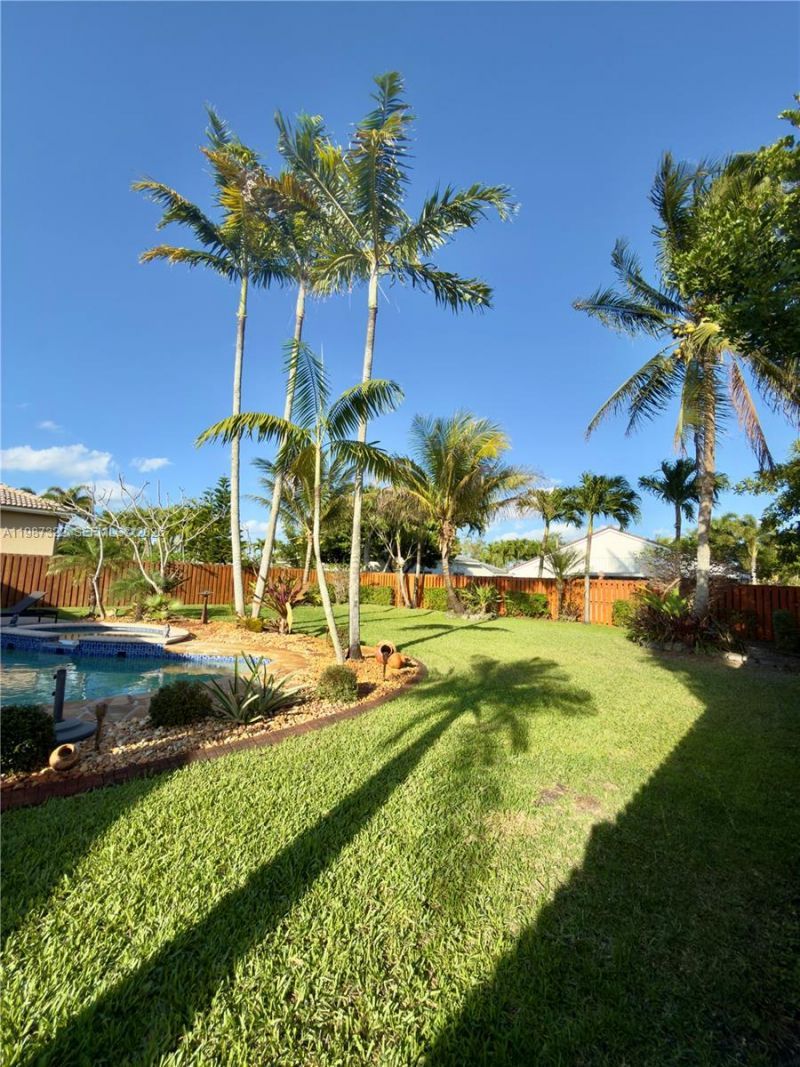 2319 NW 193rd Ave, Pembroke Pines, FL 33029 Photo