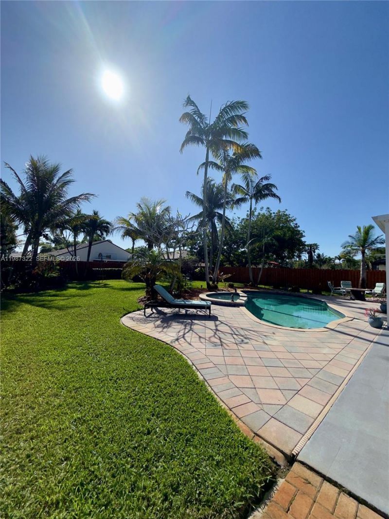 2319 NW 193rd Ave, Pembroke Pines, FL 33029 Photo