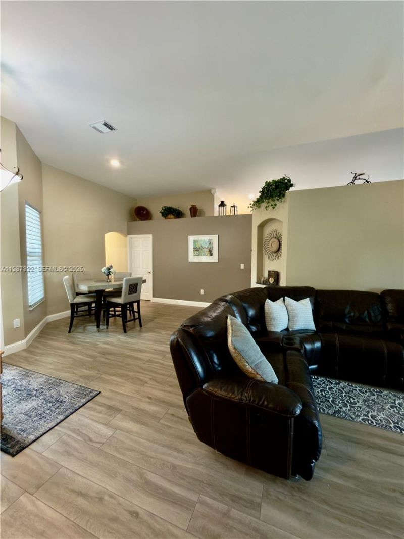 2319 NW 193rd Ave, Pembroke Pines, FL 33029 Photo