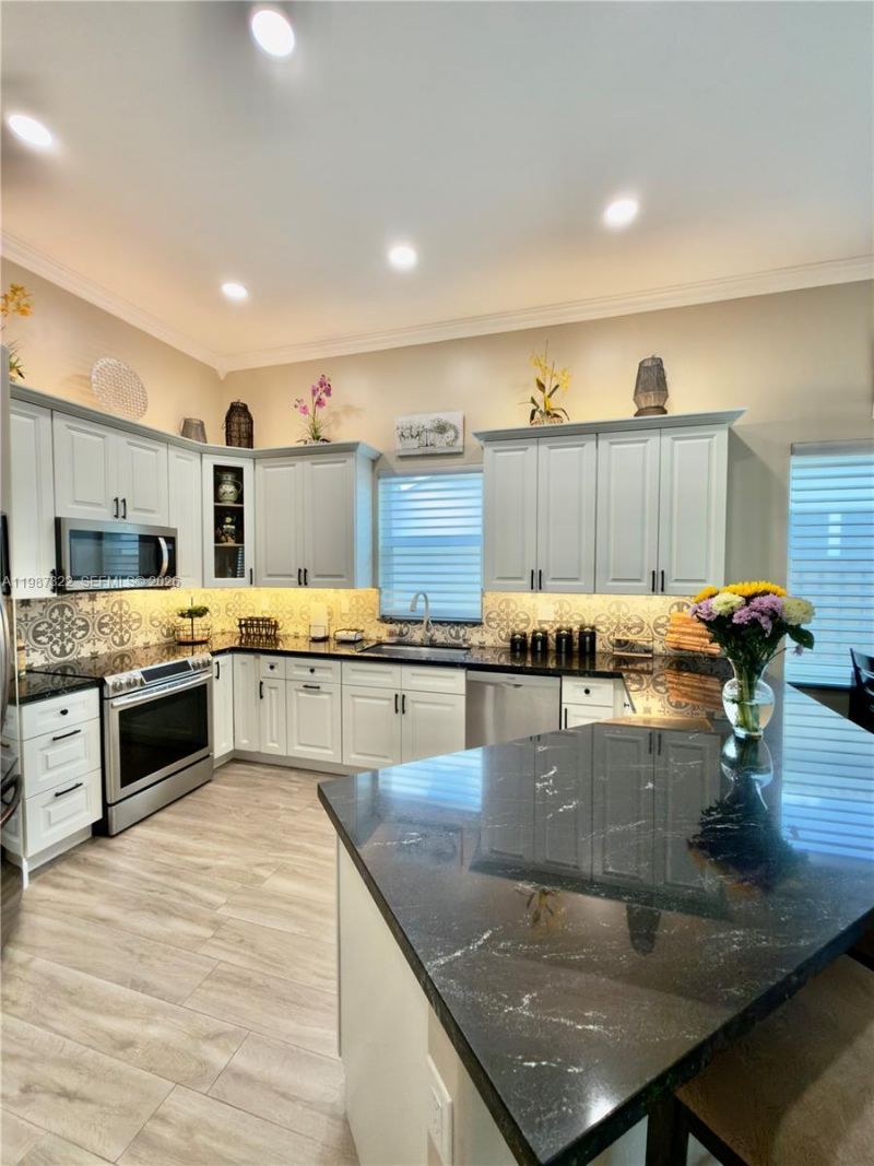 2319 NW 193rd Ave, Pembroke Pines, FL 33029 Photo