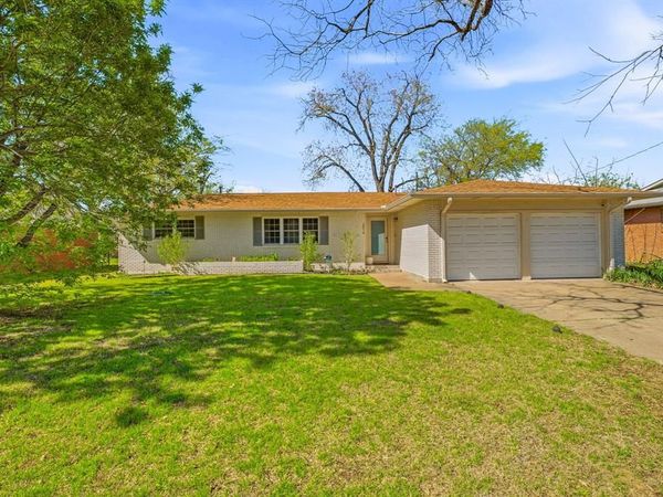 1310 N Cleveland Avenue, Stephenville, TX 76401