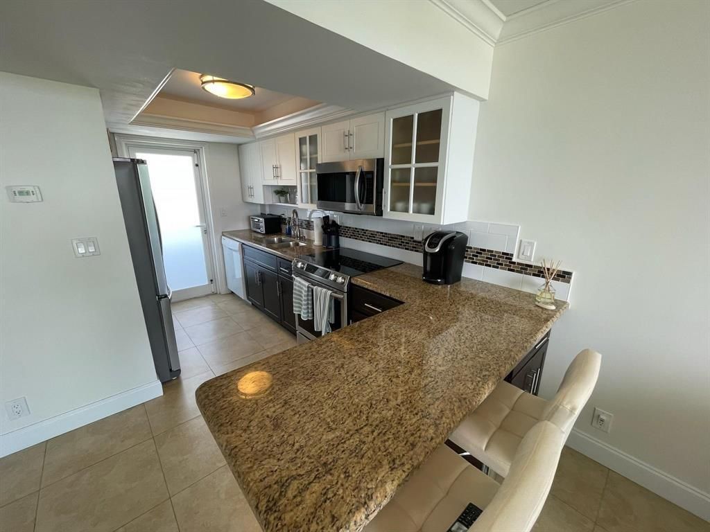 333 NE 21st Avenue, Unit 408, Deerfield Beach, FL 33441 Photo