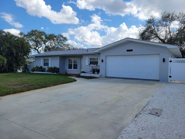 BELLEAIR BLUFFS, FL 33770