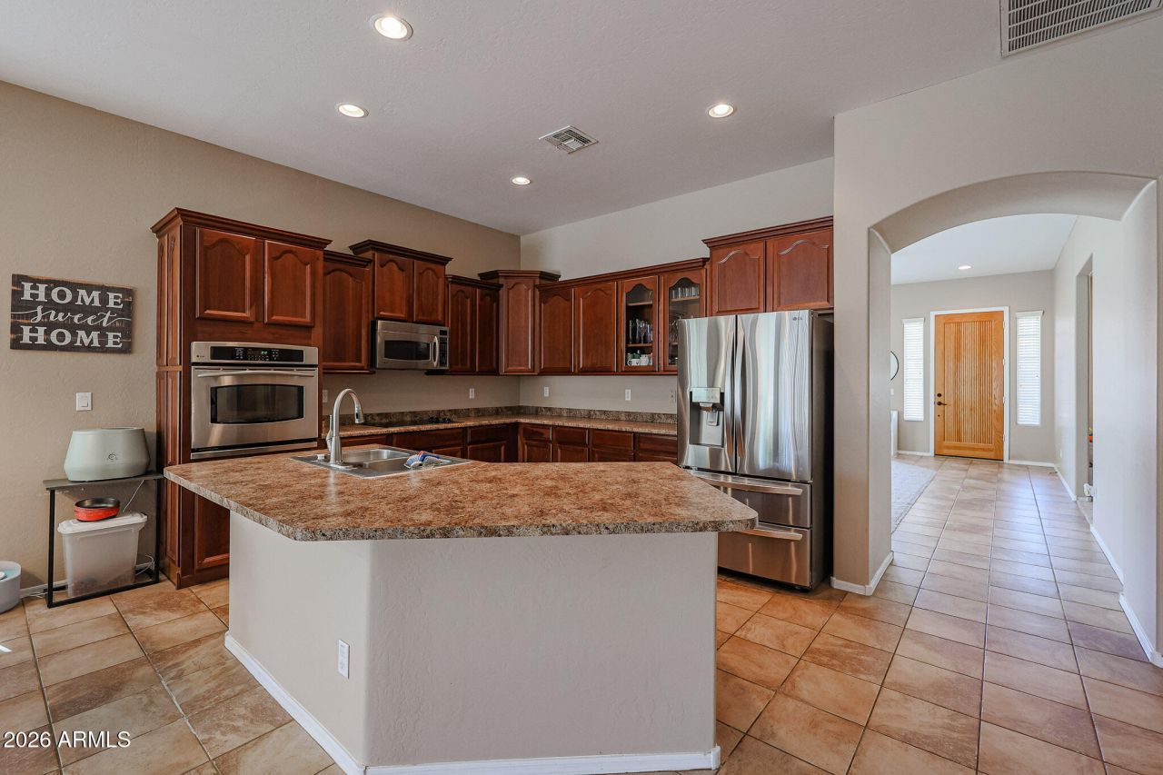 10465 E Knowles Avenue, Mesa, AZ 85209 Main Photo