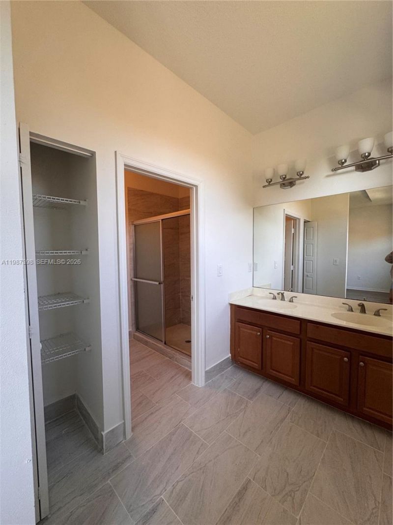 772 NE 191st Ter , Miami, FL 33179 Photo