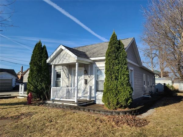 305 B Avenue , Vinton, IA 52349