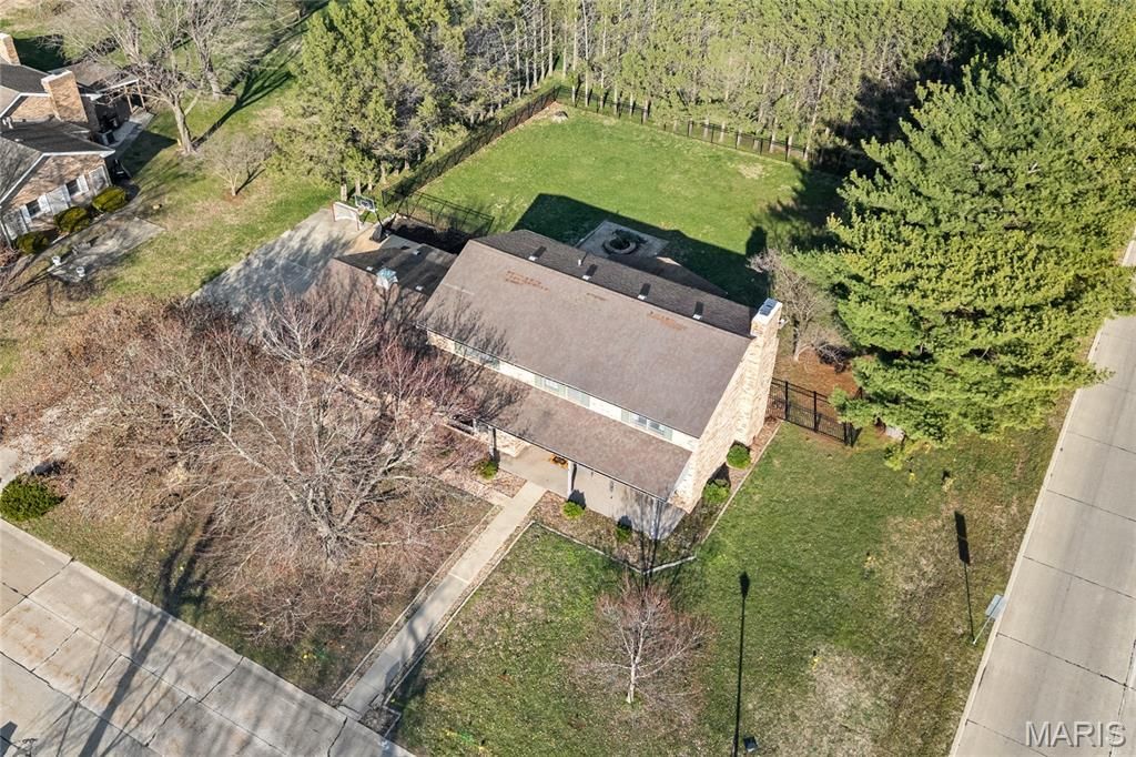 2 Lindenleaf Lane, Belleville, IL 62223 Main Photo