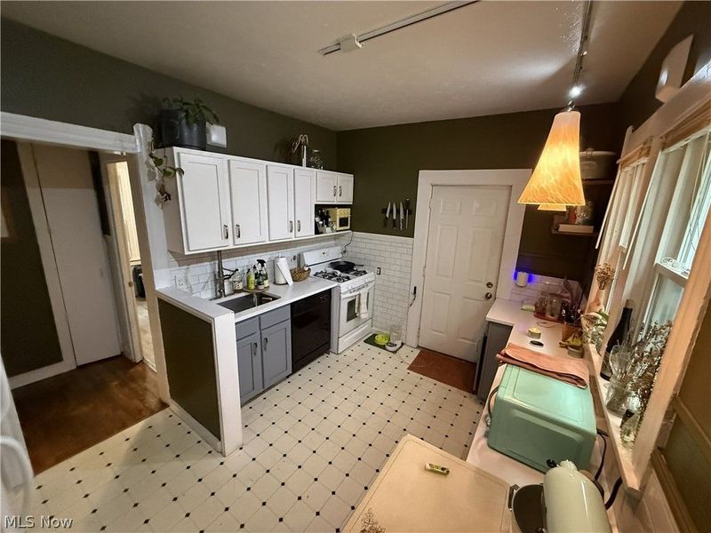 1891 Fulton Road, Cleveland, OH 44113 Photo 8