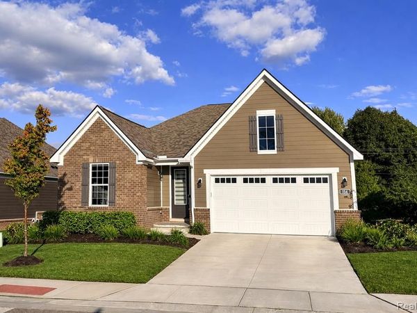 154 Mulberry Lane, Rochester Hills, MI 48309