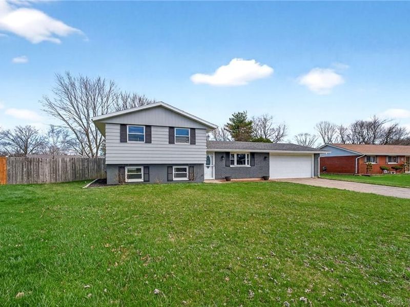 5221 Ottawa Drive, Fairborn, OH 45324 Photo 2