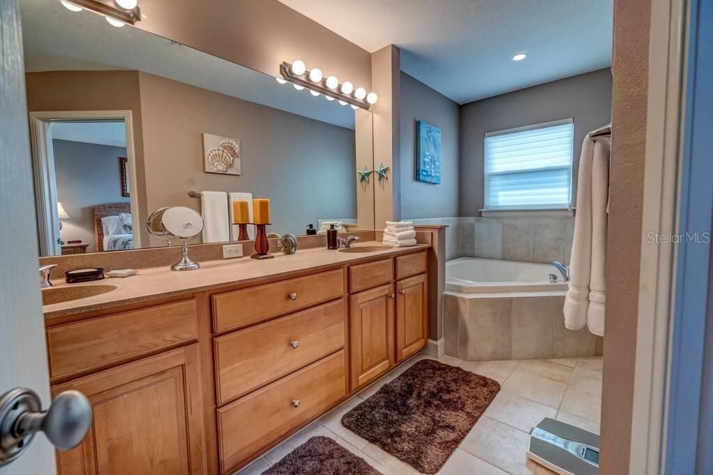 241 17th Street N, Bradenton Beach, FL 34217 Photo