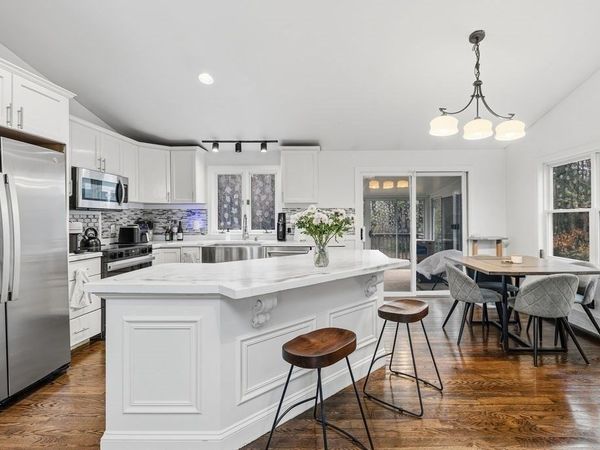 1 Pine Grove, Dartmouth, MA 02747