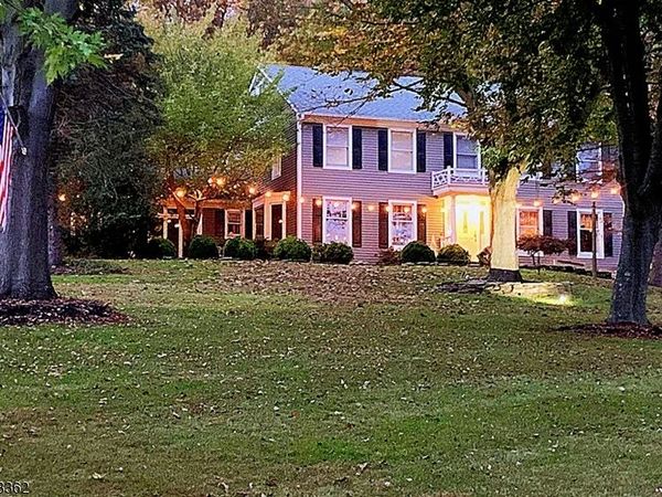 6 Fawn Ridge Rd, Clinton, NJ 08833