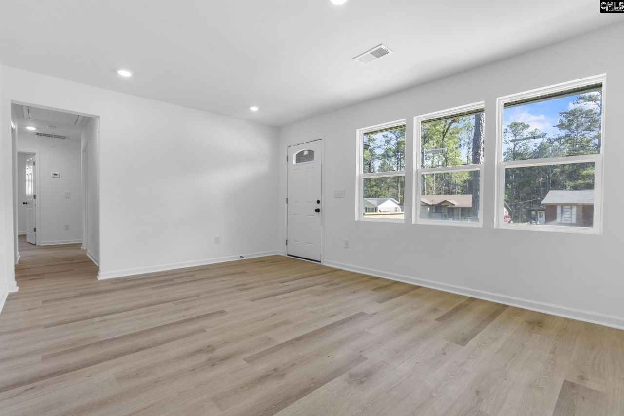 1101 Woodale Circle  Photo 5