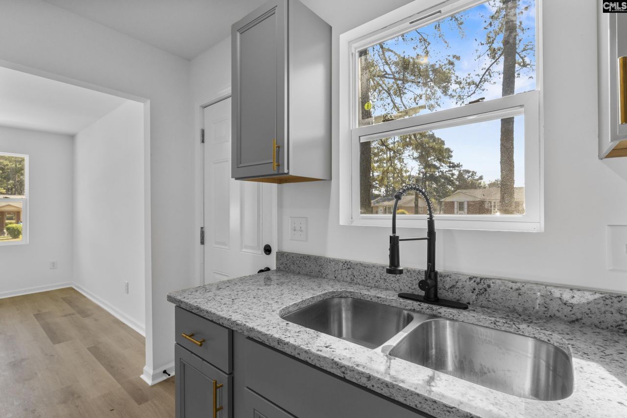 1101 Woodale Circle  Photo 7