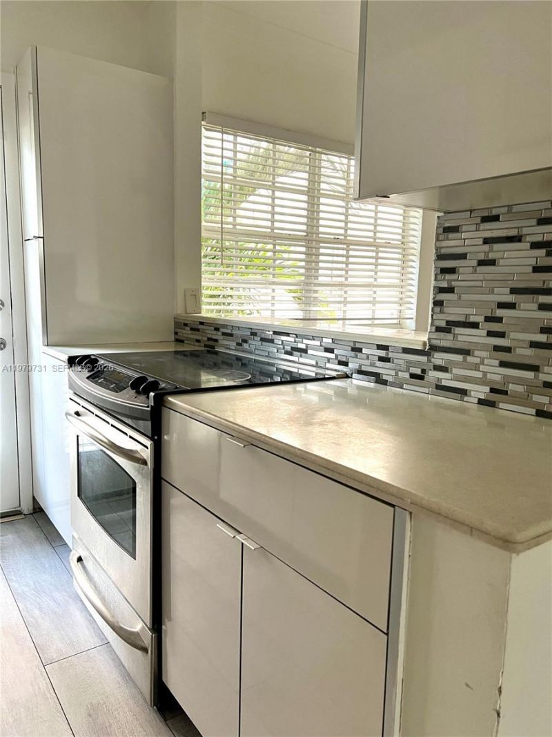 1551 Michigan Ave, Unit 13, Miami Beach, FL 33139 Photo